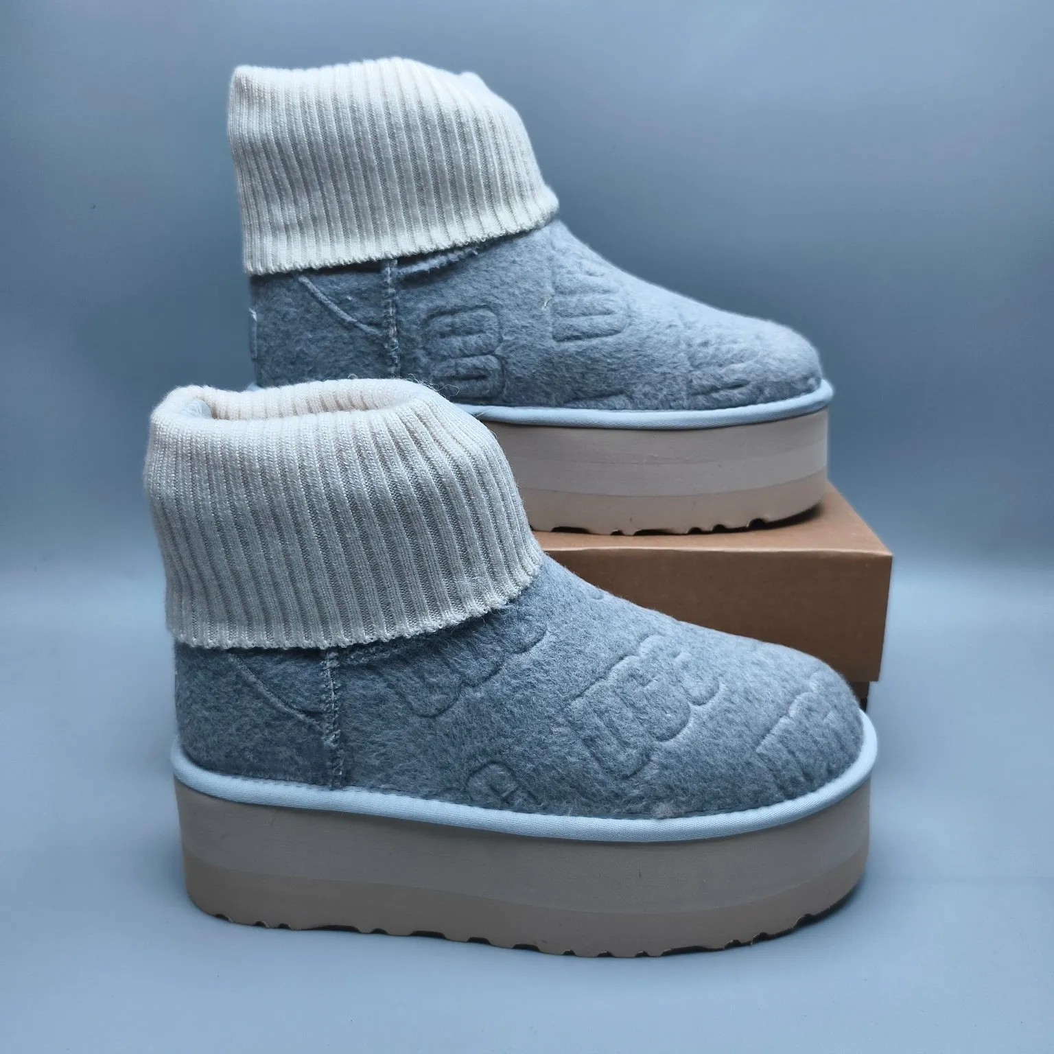 💰600 UGG sheepskin all-in-one snow boots 4047 suede LOGO wool top thick-soled boots Color: Gray Black Green Matching Size: 35-40